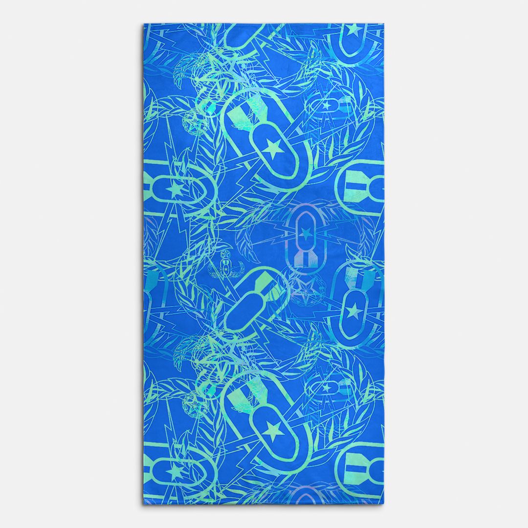Print On Demand - Beach Towel - "It's 5 o'clock Somewhere" (Green on Blue)